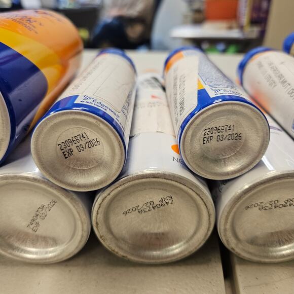 LOT OF 14 - SUNSCREEN SPRAY CANS MIXED BRAND UP & UP/ BANANA BOAT - Picture 9 of 12